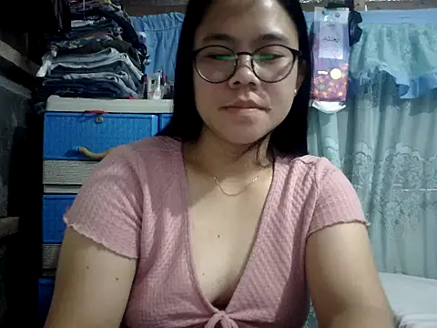 xxdreamgirl69 online show from May 15, 2026, 12:19 am