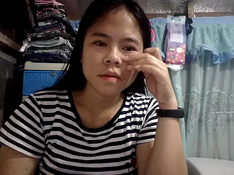 xxdreamgirl69 online show from May 14, 2026, 4:42 am