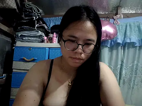 xxdreamgirl69 online show from May 27, 2026, 1:57 am