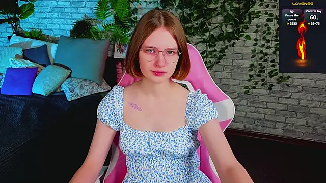 Mia Mooore online show from February 1, 2026, 1:31 pm