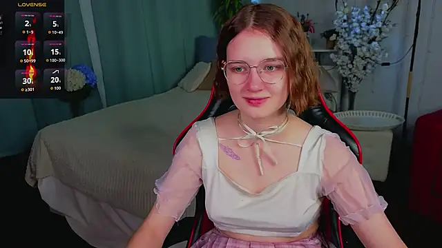 Mia Mooore online show from March 3, 2026, 1:29 pm