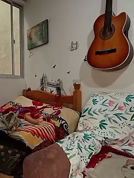 Emma Everett online show from December 5, 2025, 12:15 pm