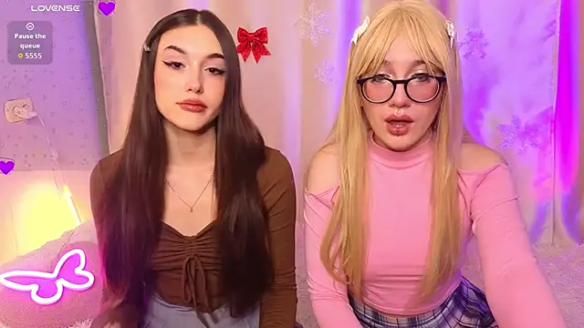 sunny luna online show from December 14, 2025, 7:52 pm