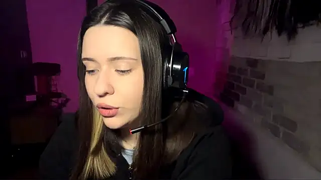 AngeliqueSulima online show from December 21, 2025, 3:36 pm