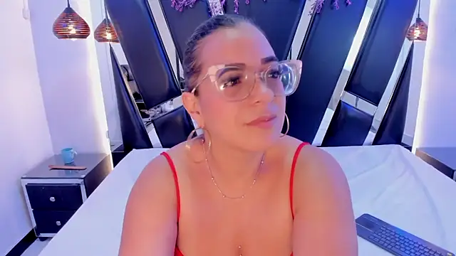 MHONIKBELUCCI online show from April 16, 2026, 10:34 pm