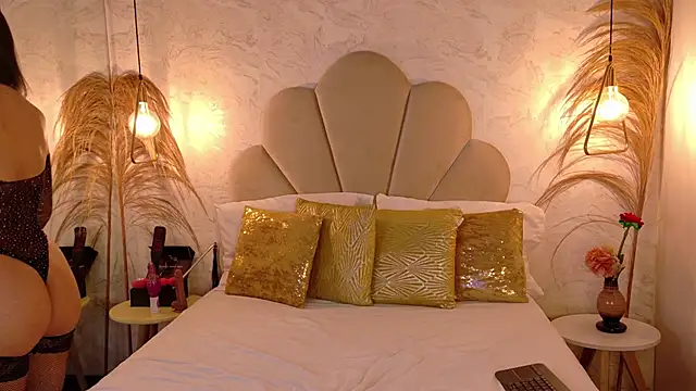 IvanaMoire  online show from February 3, 2026, 8:58 pm