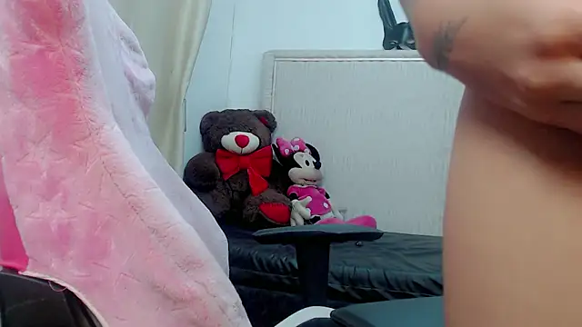 Mishell hot  online show from February 16, 2026, 9:02 pm