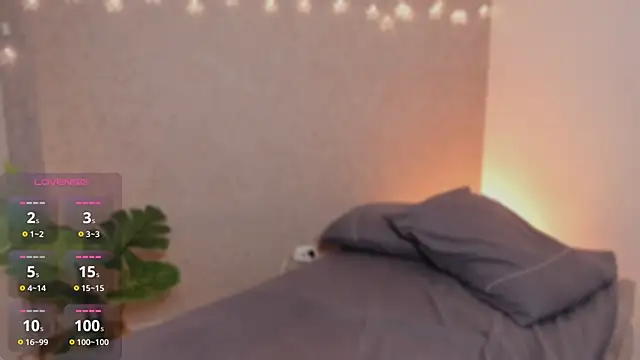 Snapshot of miah_luv chatting on January 5, 2026, 8:01 pm miah luv online show from January 5, 2026, 8:01 pm