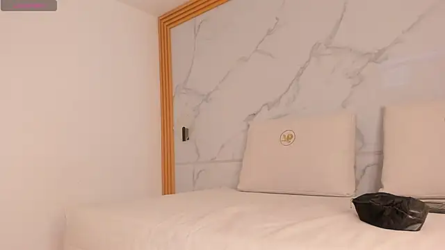 ayla velt online show from April 15, 2026, 7:40 pm