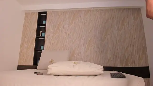 ayla velt online show from February 18, 2026, 7:43 pm