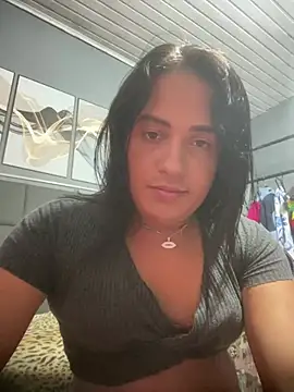 larysinha online show from February 2, 2026, 5:23 pm