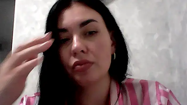 MadamCharm online show from November 28, 2025, 11:05 pm