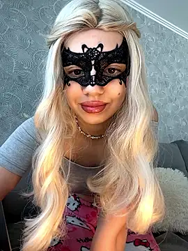 Snapshot of s4rah chatting on March 25, 2026, 8:46 am s4rah online show from March 25, 2026, 8:46 am