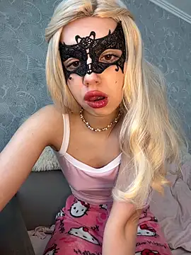 Snapshot of s4rah chatting on April 3, 2026, 10:22 am s4rah online show from April 3, 2026, 10:22 am