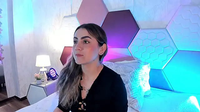 Snapshot of AriaRous chatting on February 1, 2026, 4:16 pm AriaRous online show from February 1, 2026, 4:16 pm