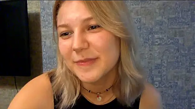 Snapshot of ShinyJules chatting on November 29, 2025, 2:39 pm ShinyJules online show from November 29, 2025, 2:39 pm