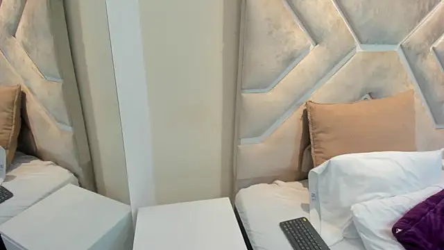 Miia  Thomsoon online show from November 29, 2025, 12:22 am