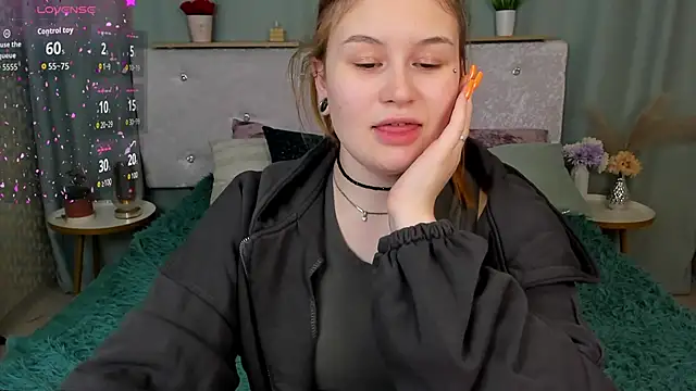 MilanaXHoney online show from February 23, 2026, 1:07 am