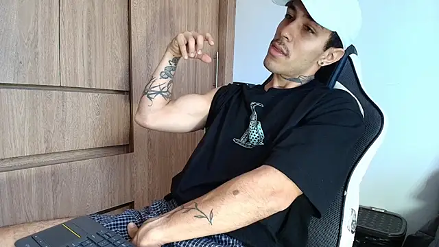 Snapshot of liorvante chatting on July 7, 2026, 2:42 pm liorvante online show from July 7, 2026, 2:42 pm