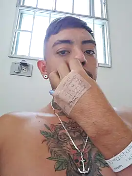 Snapshot of BASTIAN_NICOLAS_ chatting on March 15, 2026, 10:28 pm BASTIAN NICOLAS online show from March 15, 2026, 10:28 pm