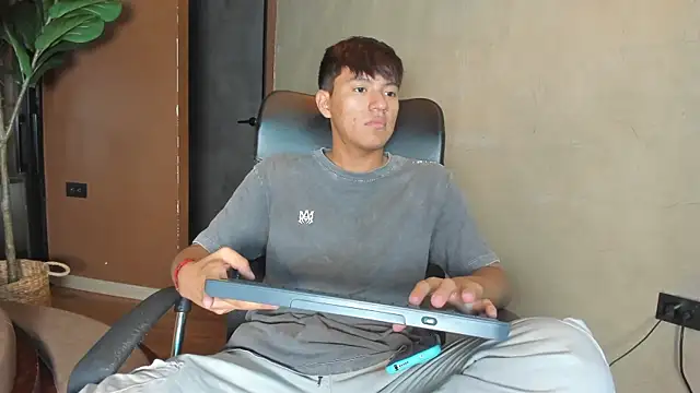 Snapshot of isaac_grimm chatting on February 6, 2026, 3:35 am isaac grimm online show from February 6, 2026, 3:35 am