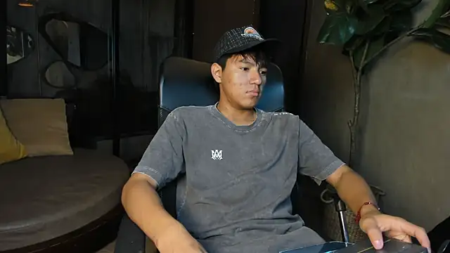 Snapshot of isaac_grimm chatting on February 25, 2026, 3:29 am isaac grimm online show from February 25, 2026, 3:29 am