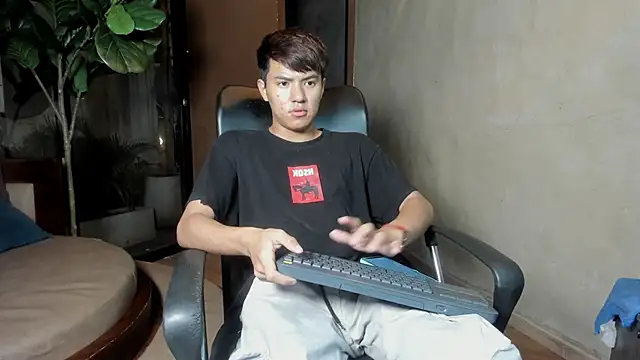 Snapshot of isaac_grimm chatting on February 17, 2026, 3:04 am isaac grimm online show from February 17, 2026, 3:04 am