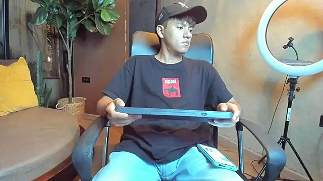 Snapshot of isaac_grimm chatting on February 5, 2026, 3:13 am isaac grimm online show from February 5, 2026, 3:13 am