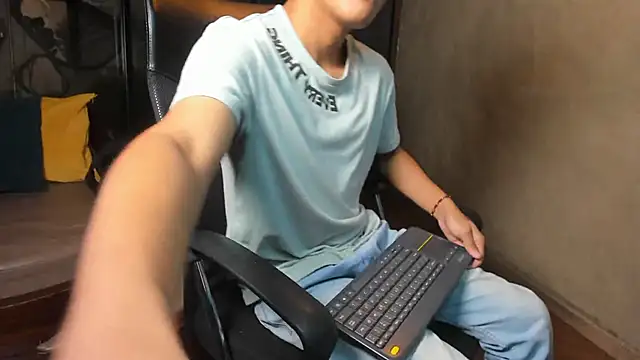 Snapshot of isaac_grimm chatting on February 21, 2026, 3:08 am isaac grimm online show from February 21, 2026, 3:08 am