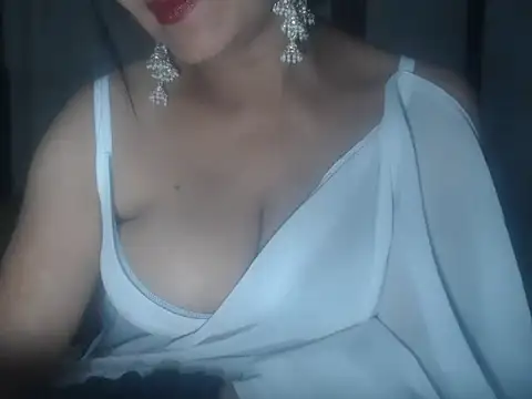 Snapshot of Hotronita123 chatting on March 6, 2026, 5:41 pm Hotronita123 online show from March 6, 2026, 5:41 pm