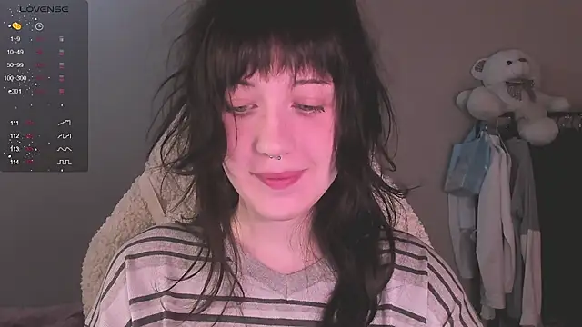 Snapshot of MePretty chatting on October 21, 2025, 5:23 pm MePretty online show from October 21, 2025, 5:23 pm