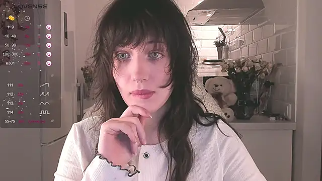 Snapshot of MePretty chatting on December 12, 2024, 11:58 pm MePretty online show from December 12, 2024, 11:58 pm