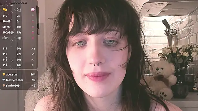 Snapshot of MePretty chatting on December 19, 2024, 2:01 am MePretty online show from December 19, 2024, 2:01 am