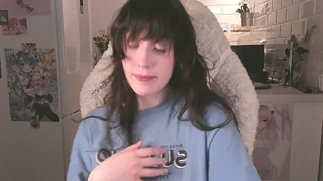 Snapshot of MePretty chatting on December 23, 2024, 9:29 pm MePretty online show from December 23, 2024, 9:29 pm