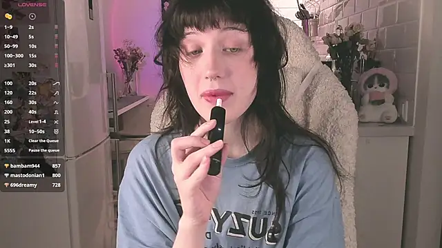 Snapshot of MePretty chatting on March 19, 2025, 10:09 pm MePretty online show from March 19, 2025, 10:09 pm