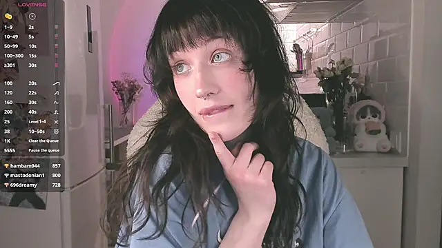 Snapshot of MePretty chatting on March 21, 2025, 11:56 pm MePretty online show from March 21, 2025, 11:56 pm