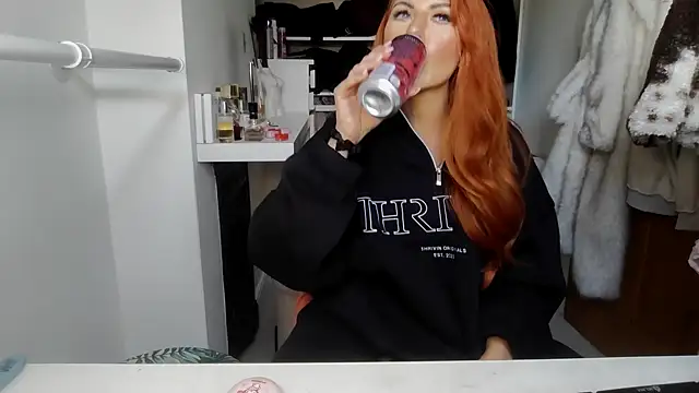 Snapshot of Emberreignedit chatting on February 16, 2026, 3:32 pm Emberreignedit online show from February 16, 2026, 3:32 pm