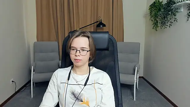 Snapshot of ZulaDungy chatting on November 30, 2025, 8:37 am ZulaDungy online show from November 30, 2025, 8:37 am