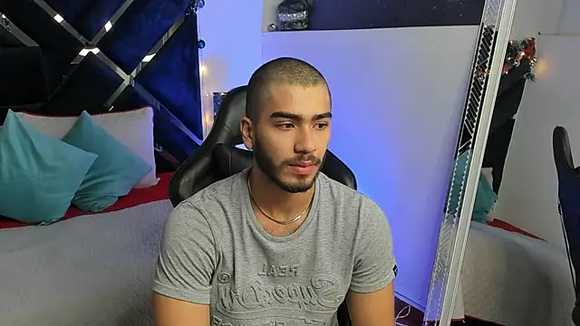 Franco banderas online show from December 17, 2025, 12:54 pm