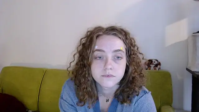 DeliaBlew online show from December 17, 2025, 6:02 pm