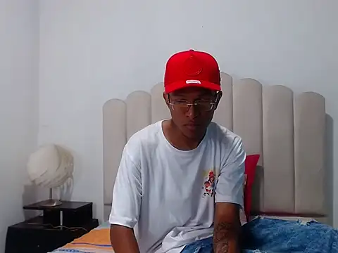 Snapshot of BobbyHot_4u chatting on December 1, 2025, 1:12 pm BobbyHot 4u online show from December 1, 2025, 1:12 pm