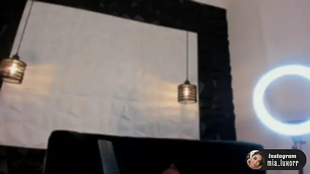 Mia Luxor online show from February 23, 2026, 11:44 am