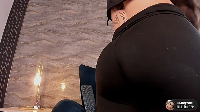 Snapshot of Mia_Luxor chatting on April 5, 2026, 11:39 am Mia Luxor online show from April 5, 2026, 11:39 am