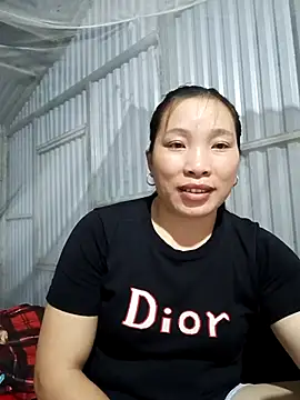 Snapshot of Evelyn-n chatting on February 24, 2026, 11:44 am Evelyn-n online show from February 24, 2026, 11:44 am