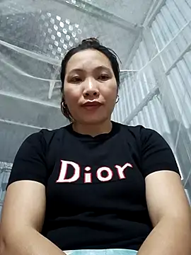 Snapshot of Evelyn-n chatting on February 23, 2026, 10:32 pm Evelyn-n online show from February 23, 2026, 10:32 pm