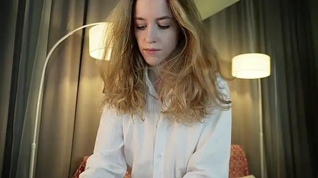 Snapshot of SoftDreamer chatting on December 3, 2025, 3:00 pm SoftDreamer online show from December 3, 2025, 3:00 pm