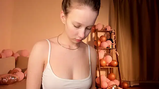 Snapshot of LachelleFrommer chatting on February 16, 2026, 1:04 am LachelleFrommer online show from February 16, 2026, 1:04 am