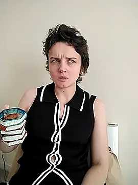 Amy01112 online show from May 22, 2026, 4:27 pm