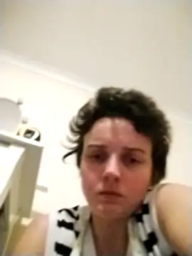 Amy01112 online show from May 11, 2026, 2:02 am