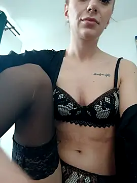 ellie-blue online show from December 1, 2025, 9:10 am